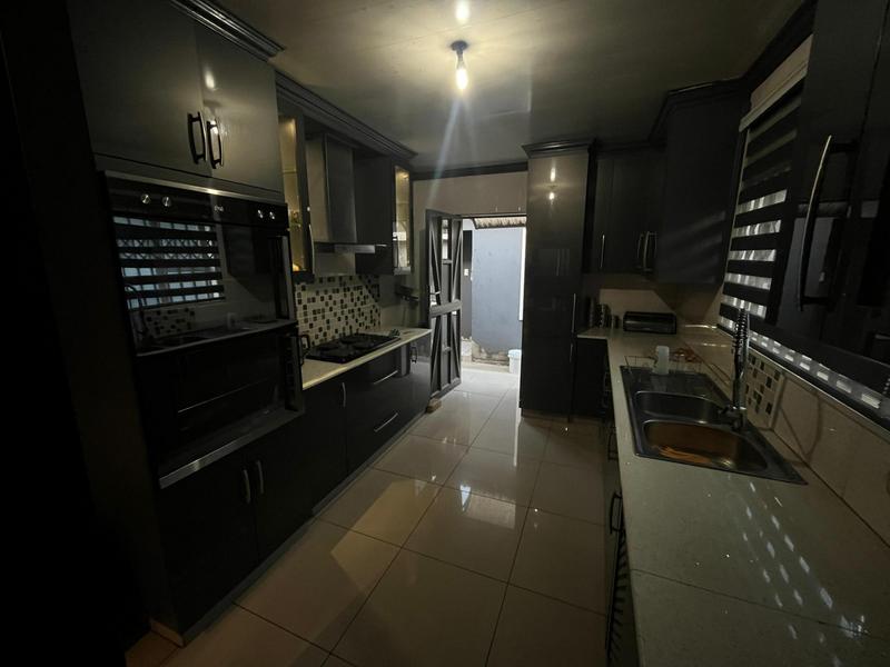 2 Bedroom Property for Sale in Molapo Gauteng