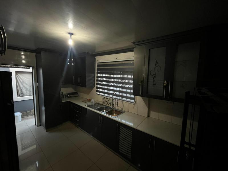 2 Bedroom Property for Sale in Molapo Gauteng