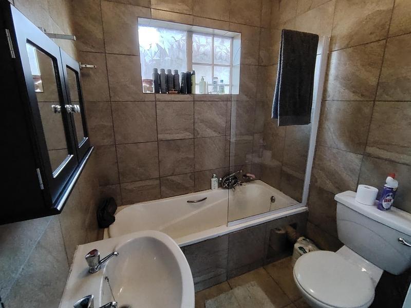 To Let 2 Bedroom Property for Rent in Zwartkop Gauteng