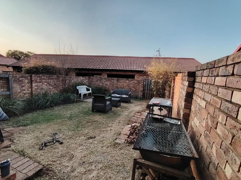 To Let 2 Bedroom Property for Rent in Zwartkop Gauteng