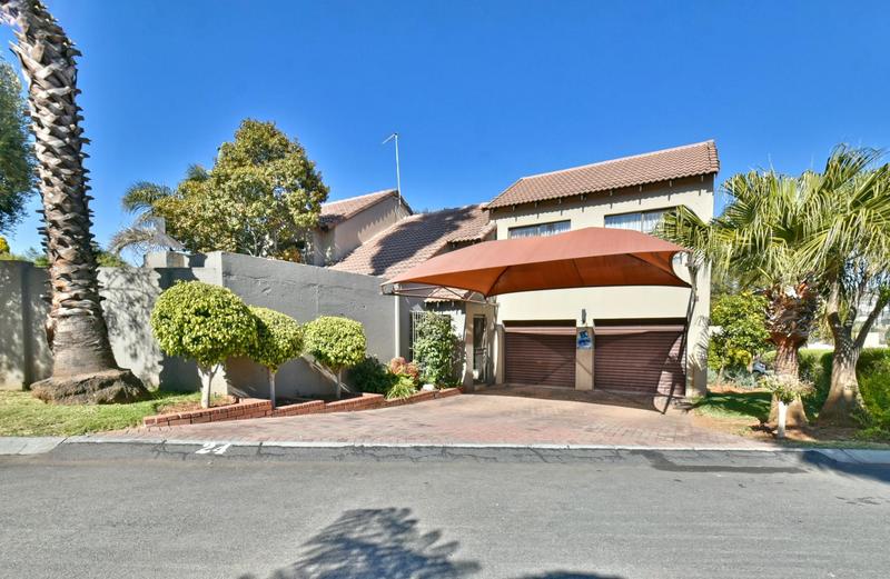 4 Bedroom Property for Sale in Strubensvallei Gauteng
