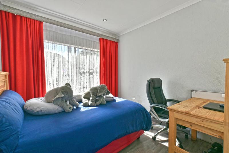 4 Bedroom Property for Sale in Strubensvallei Gauteng