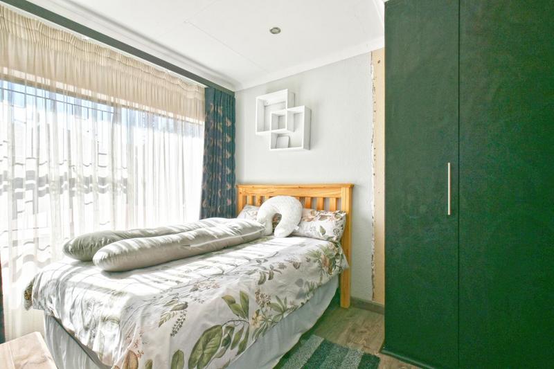 4 Bedroom Property for Sale in Strubensvallei Gauteng
