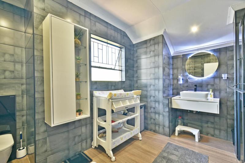 4 Bedroom Property for Sale in Strubensvallei Gauteng