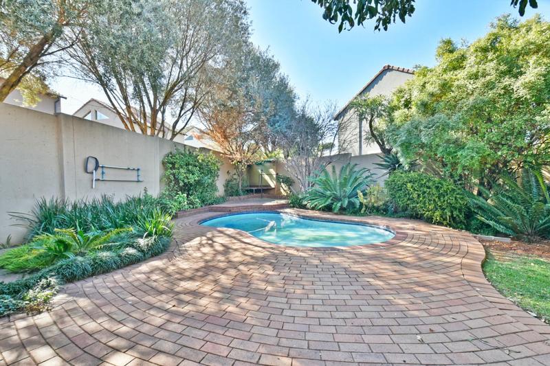 4 Bedroom Property for Sale in Strubensvallei Gauteng