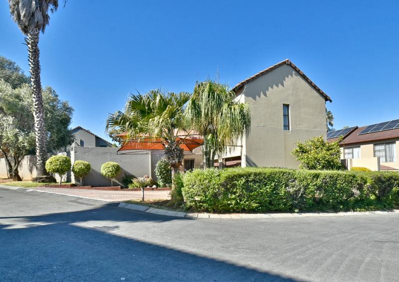 4 Bedroom Property for Sale in Strubensvallei Gauteng