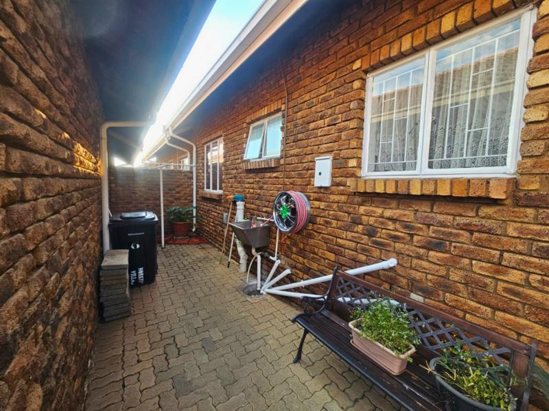 2 Bedroom Property for Sale in Norkem Park Gauteng