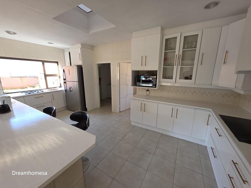 To Let 5 Bedroom Property for Rent in Bryanston Gauteng