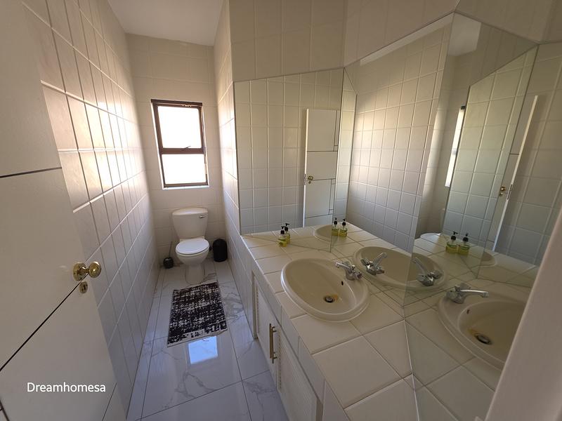 To Let 5 Bedroom Property for Rent in Bryanston Gauteng