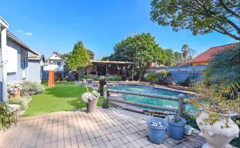 3 Bedroom Property for Sale in Brackendowns Gauteng