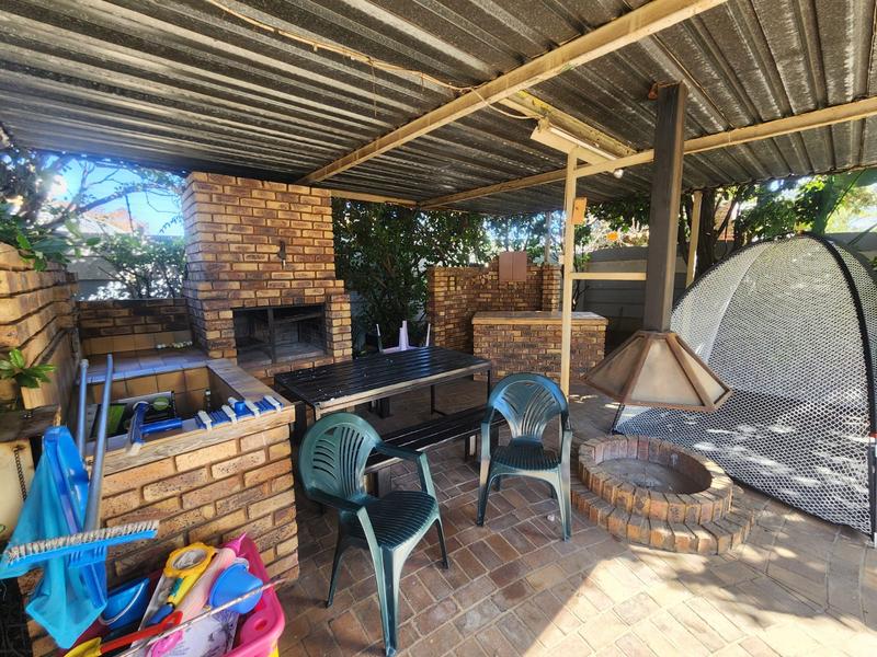 3 Bedroom Property for Sale in Brackendowns Gauteng