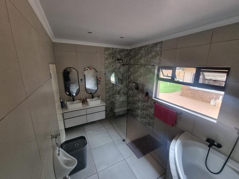 4 Bedroom Property for Sale in Vanderbijlpark SW 5 Gauteng