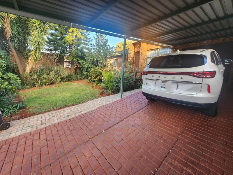 To Let 3 Bedroom Property for Rent in Garsfontein Gauteng