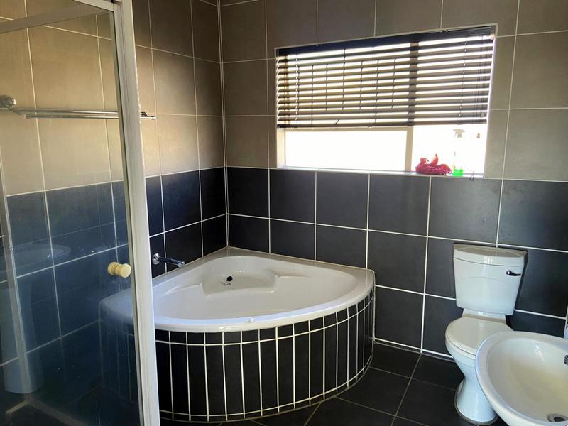 3 Bedroom Property for Sale in Honeydew Manor Gauteng
