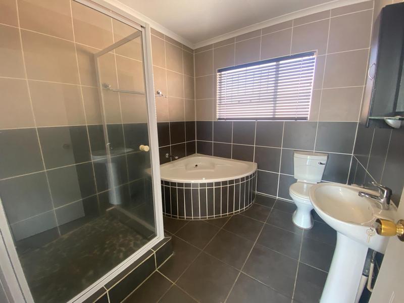 3 Bedroom Property for Sale in Honeydew Manor Gauteng