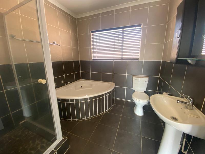 3 Bedroom Property for Sale in Honeydew Manor Gauteng