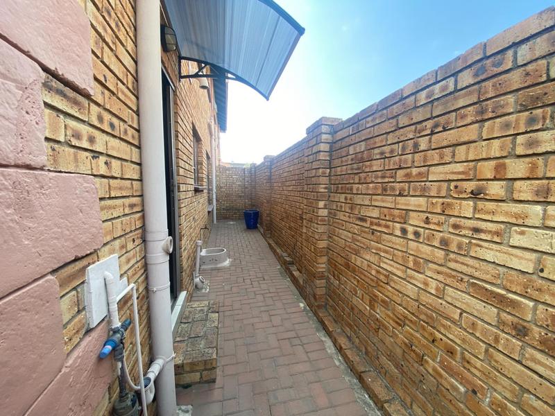 3 Bedroom Property for Sale in Honeydew Manor Gauteng