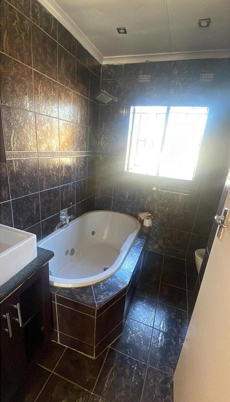 To Let 3 Bedroom Property for Rent in Birch Acres Gauteng