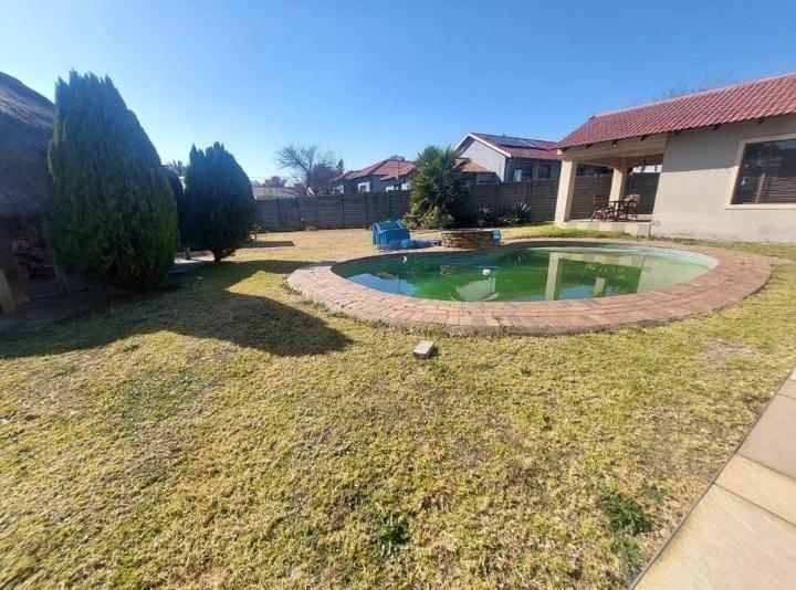 To Let 3 Bedroom Property for Rent in Birch Acres Gauteng
