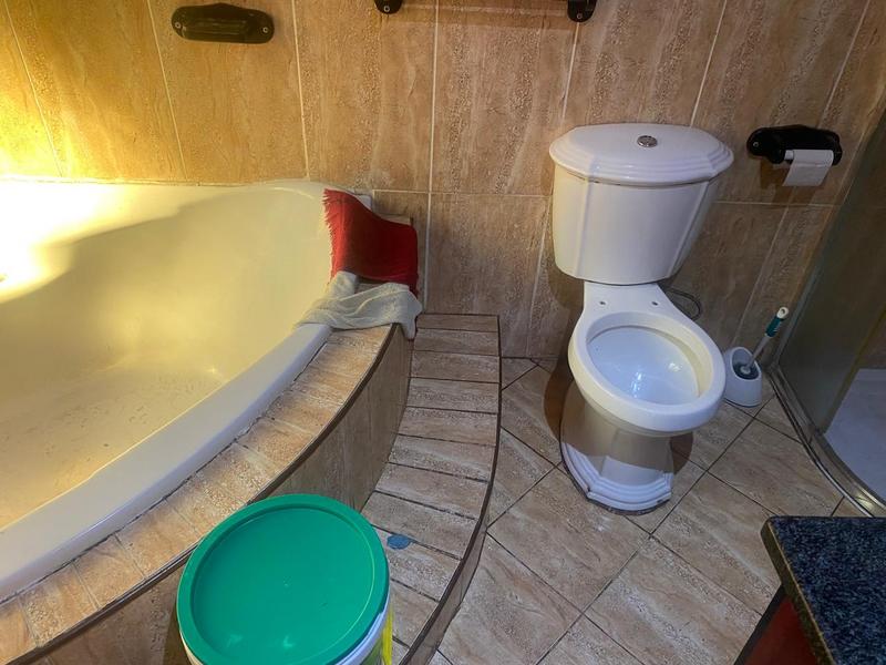 To Let 4 Bedroom Property for Rent in Bezuidenhout Valley Gauteng