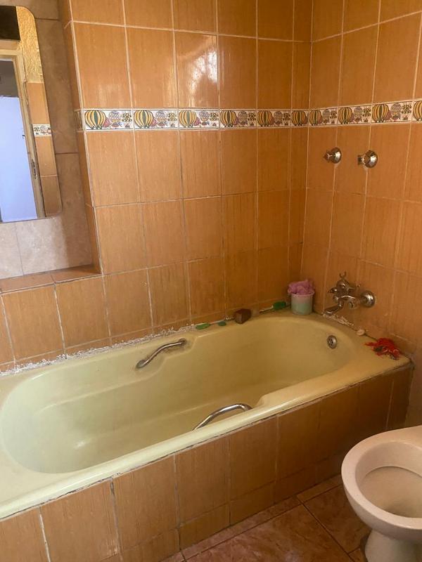 To Let 4 Bedroom Property for Rent in Bezuidenhout Valley Gauteng