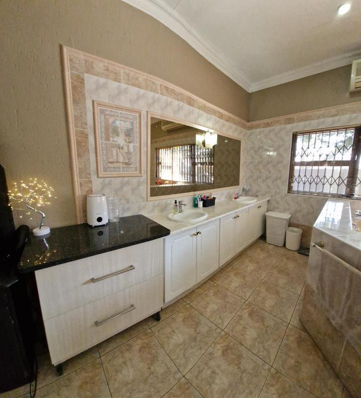 3 Bedroom Property for Sale in Sonneveld Gauteng