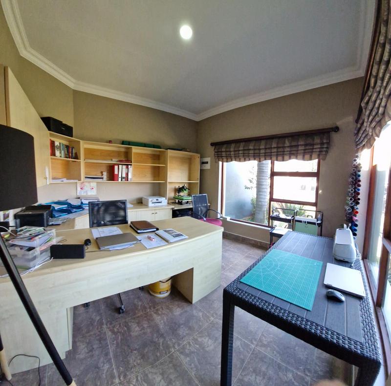 3 Bedroom Property for Sale in Sonneveld Gauteng