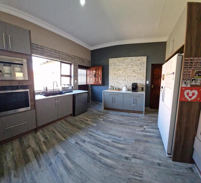 3 Bedroom Property for Sale in Sonneveld Gauteng