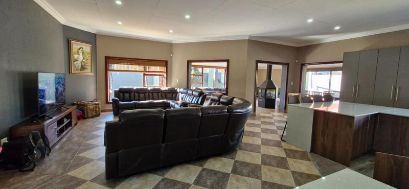 3 Bedroom Property for Sale in Sonneveld Gauteng