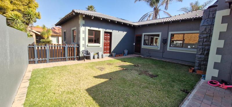 3 Bedroom Property for Sale in Sonneveld Gauteng