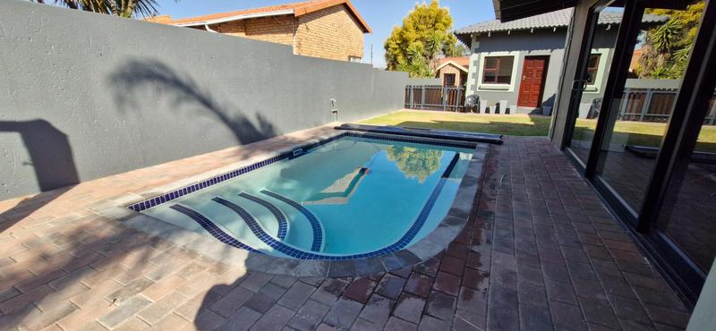 3 Bedroom Property for Sale in Sonneveld Gauteng