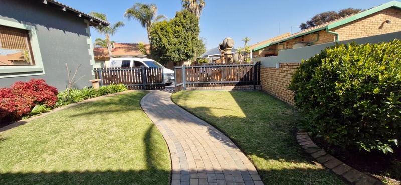 3 Bedroom Property for Sale in Sonneveld Gauteng