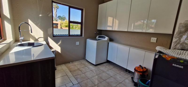 3 Bedroom Property for Sale in Sonneveld Gauteng