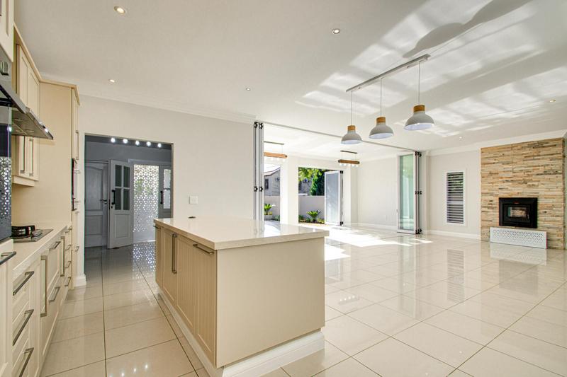 To Let 3 Bedroom Property for Rent in Broadacres Gauteng