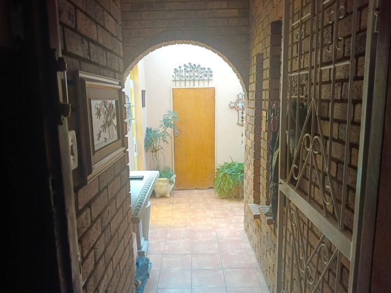 To Let 3 Bedroom Property for Rent in Greenhills Gauteng