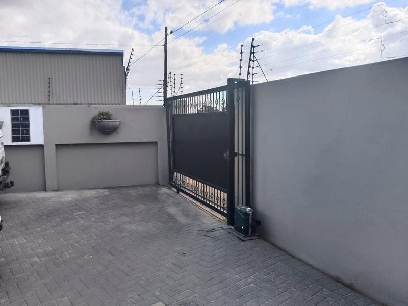 To Let 3 Bedroom Property for Rent in Greenhills Gauteng