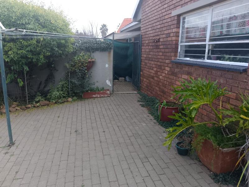 To Let 3 Bedroom Property for Rent in Greenhills Gauteng