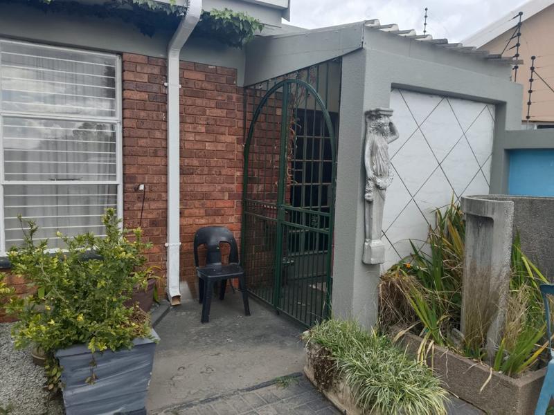 To Let 3 Bedroom Property for Rent in Greenhills Gauteng