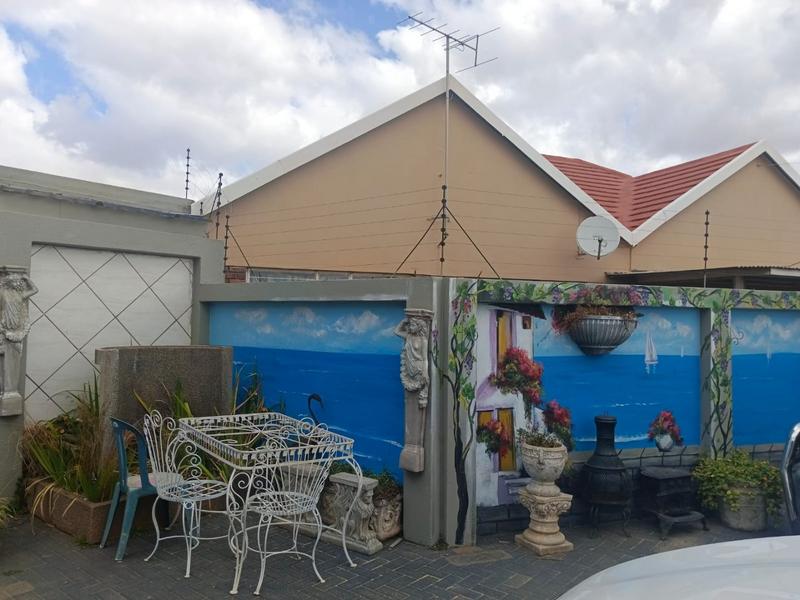 To Let 3 Bedroom Property for Rent in Greenhills Gauteng
