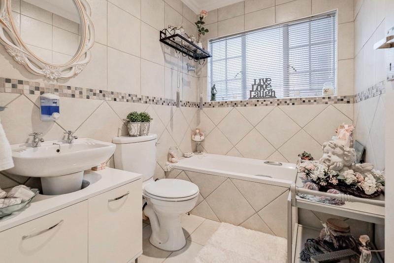 3 Bedroom Property for Sale in Wierdaglen Estate Gauteng