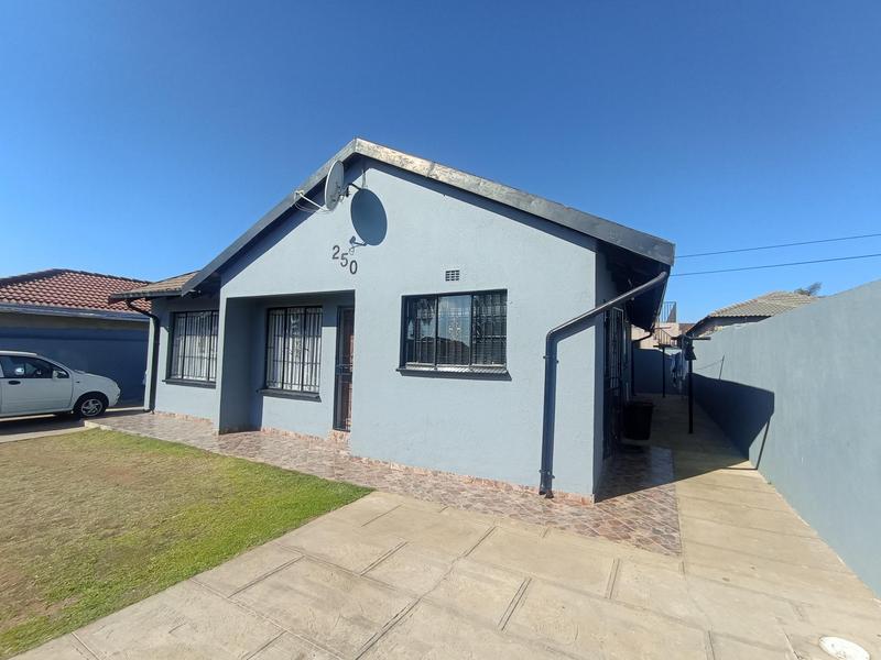 To Let 3 Bedroom Property for Rent in Ormonde Gauteng