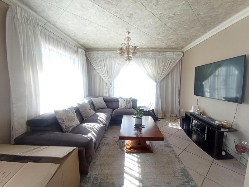 To Let 3 Bedroom Property for Rent in Ormonde Gauteng
