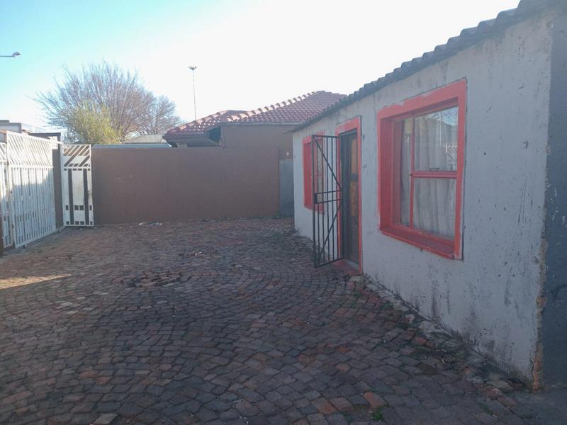 2 Bedroom Property for Sale in Mofolo Gauteng