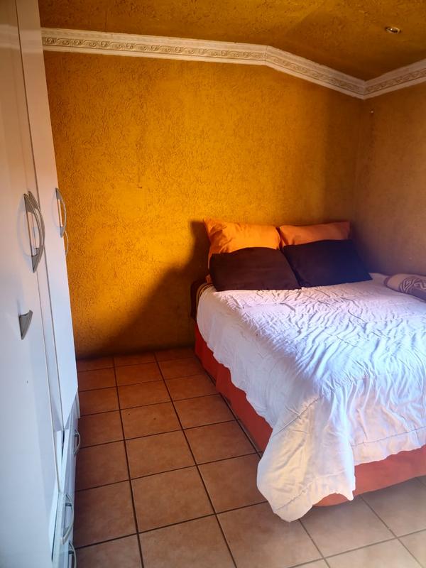 2 Bedroom Property for Sale in Senaoane Gauteng