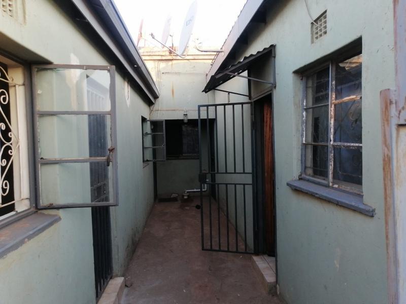 6 Bedroom Property for Sale in Tembisa Central Gauteng