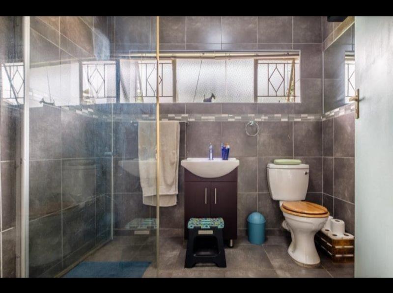 5 Bedroom Property for Sale in Freeway Park Gauteng