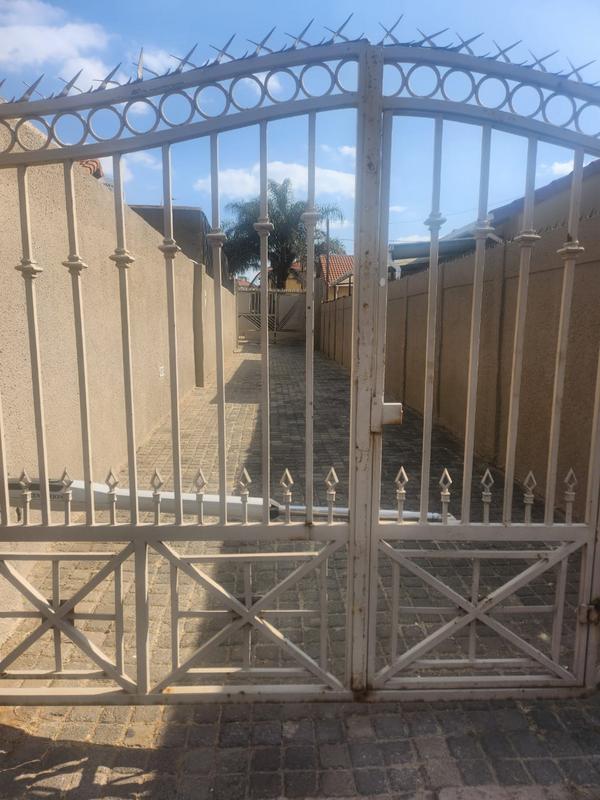 3 Bedroom Property for Sale in Ormonde Gauteng