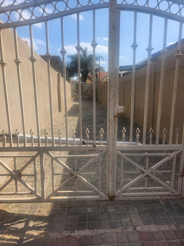 3 Bedroom Property for Sale in Ormonde Gauteng