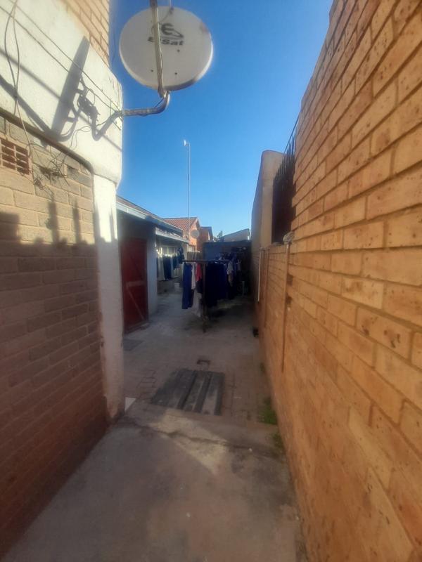 6 Bedroom Property for Sale in Hospital View Gauteng