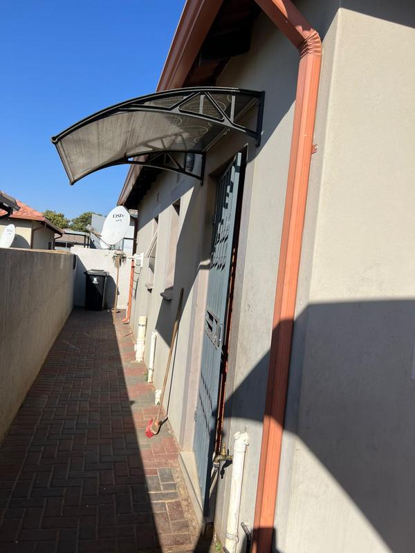 3 Bedroom Property for Sale in Clayville Gauteng